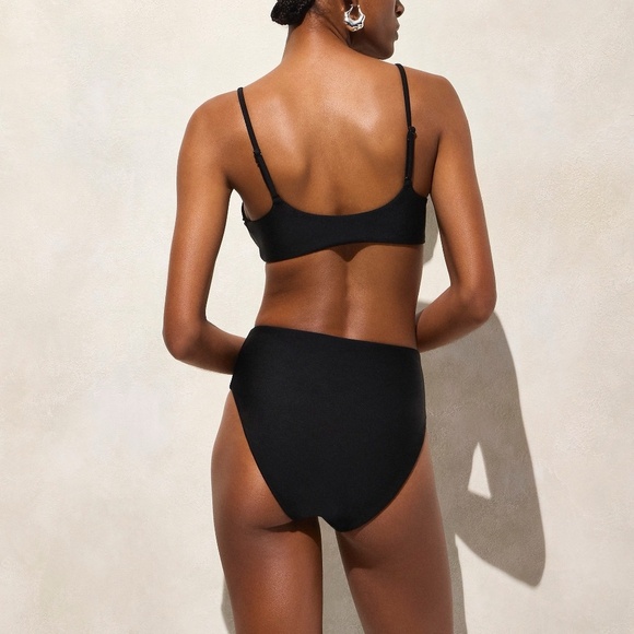 NWT!! J. CREW Lana Bikini Top Classic Sculpt Solid Black V Neckline Swim Small - Picture 6 of 15